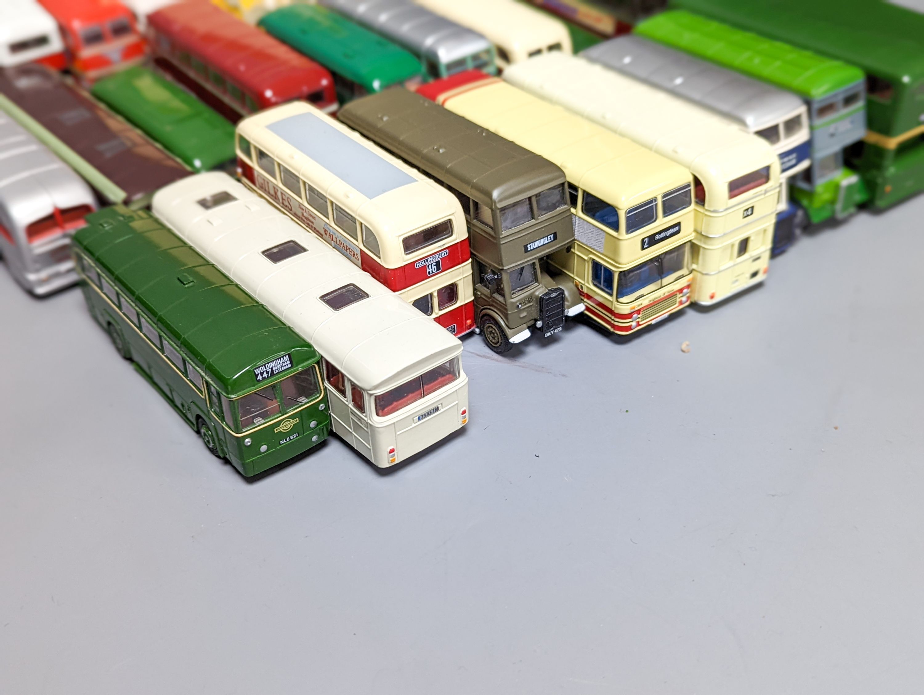 Cased Dinky road signs, Corgi and EFE model buses (29)